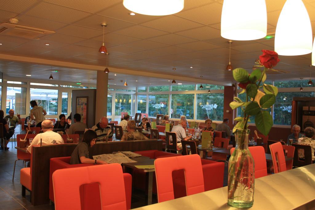 Ibis Loriol Le Pouzin Hotell Exteriör bild