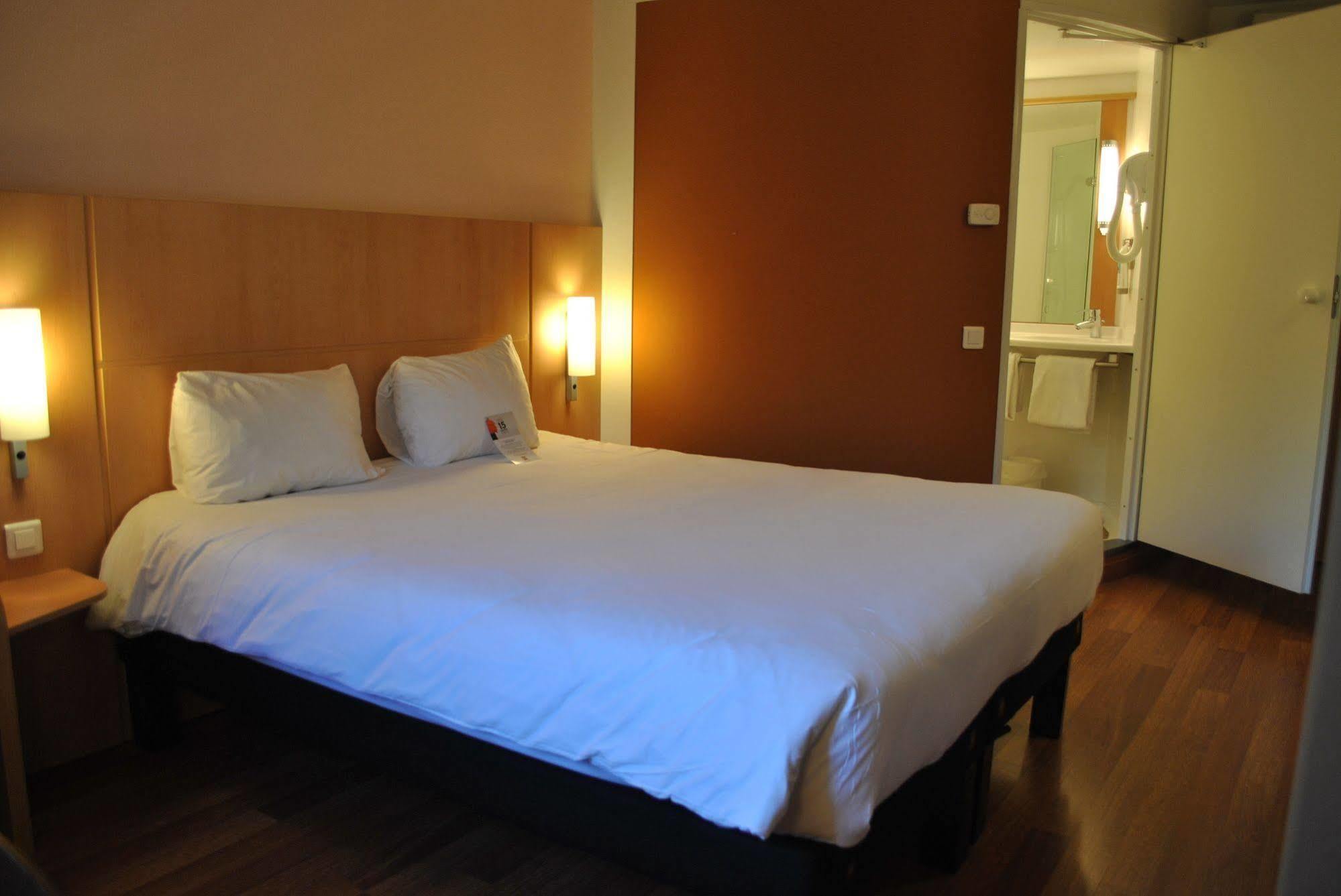 Ibis Loriol Le Pouzin Hotell Exteriör bild
